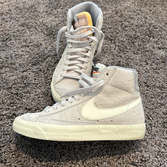 Nike - Picture 2 of 6